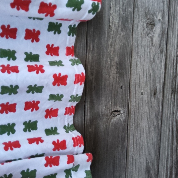 Dec. 25th Festive Red and Green Bear Print Turtleneck Size Large - Picture 5 of 6